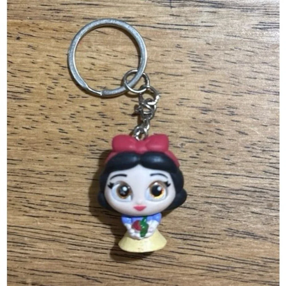 Snow White Doorables keychain